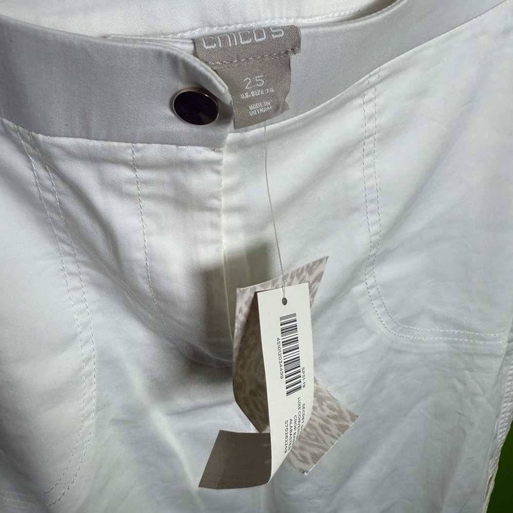 Chico's White Capris with Belt Loops and Minimalist Design - Picture 2 of 8